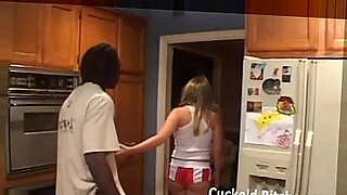 women blackmail man to lick her pussy