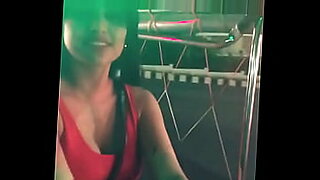 indian blouse aunty like touch boob in bus