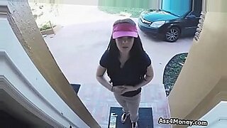 delivery boy fucks the girl