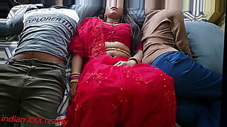 mishra-aunty-ka-chudai-deewar-mein-desi