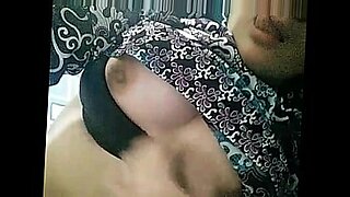 malay first time bleeding virgin teen cry pain sex videos bleeding