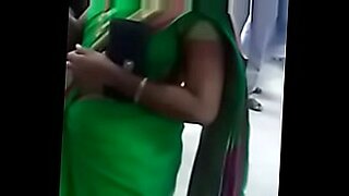 tamil aunty in saree romance