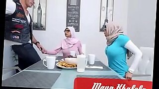 mia khalifa threesome video